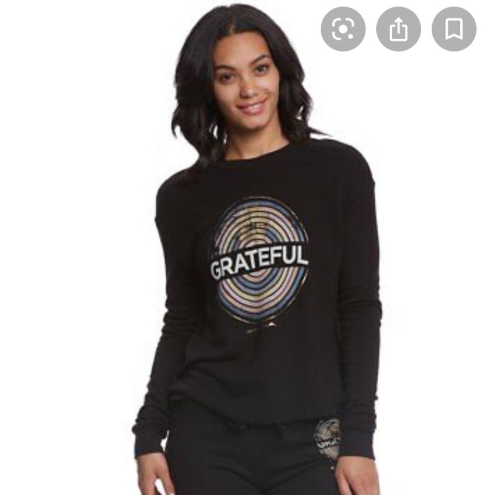 Grateful Medallion Crop Yoga Pullover